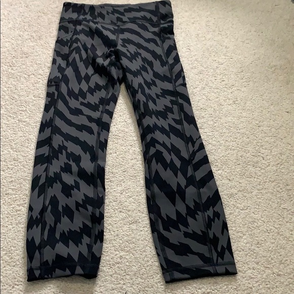 Lululemon Crop - Picture 1 of 11